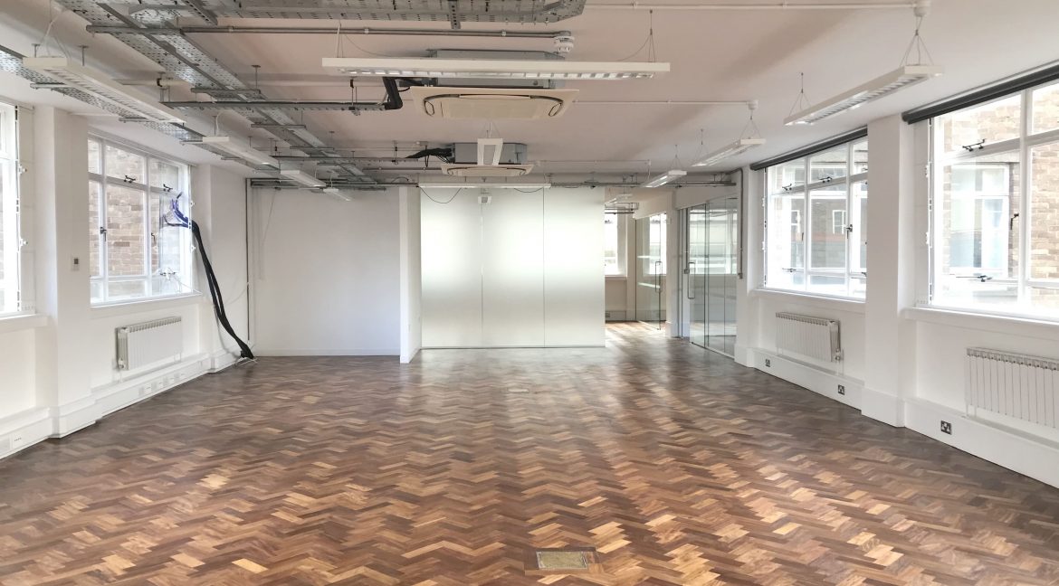 Private-Office-Space-for-Rent-22-25-Eastcastle-Street-3